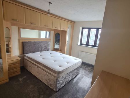 Double Bedroom Available in Professional House-share Room 1 - Photo 5