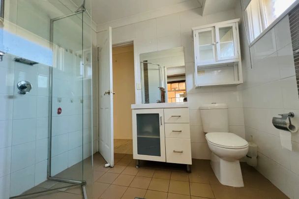 “Quiet Block & Study Room & Close to Caste Tower Shopping Mall and Castle Hill Metro Station & Walk to Castle Hill Public School” - Photo 1
