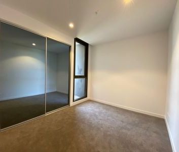 Stylish Living Meets Ultra Convenience - 2 BED - Photo 3