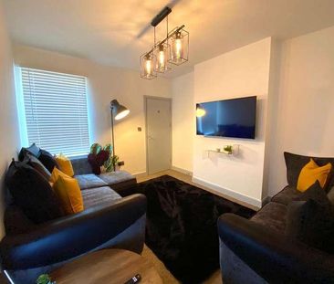Charming Bedroom Apartment, LN5 - Photo 3