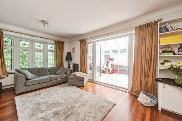 3 Bed Detached House, The Horse Close, RG4 - Photo 1