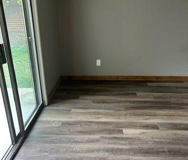 2 bedroom + den on Gordon Dr - Photo 2