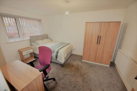 3 bedroom House in Kendall Lane, Leeds - Photo 3
