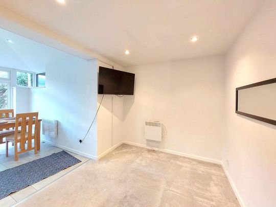 4 bedroom terraced house to rent - Photo 1