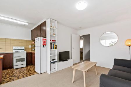 CONVENIENTLY LOCATED ONE BEDROOM APARTMENT! - Photo 2