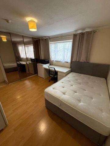 1 bedroom in a house share to rent - Photo 4