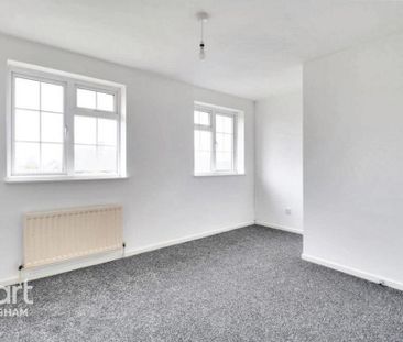 2 bedroom semi-detached house to rent - Photo 5