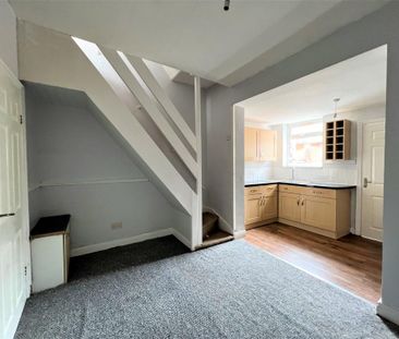 2 bedroom end of terrace house to rent - Photo 3