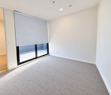Stylish modern living in the heart of Carnegie - Photo 2