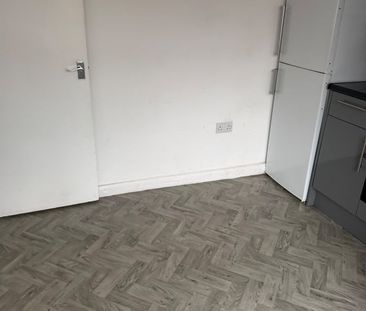 2 Bed Flat, Walthamstow, E17 - Photo 3