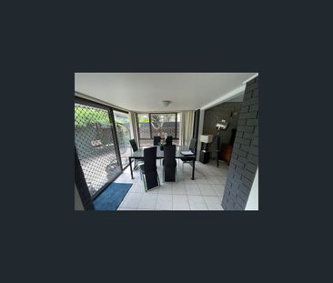 27 Killowill Avenue, Paradise Point, Qld 4216 - Photo 5