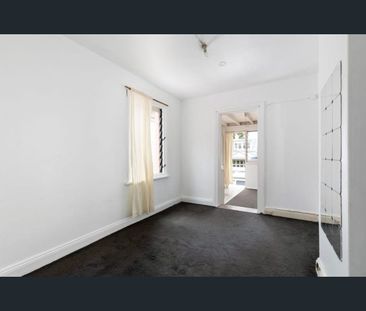 Elevated Apartment with Large Private Sunny Balcony - Photo 6