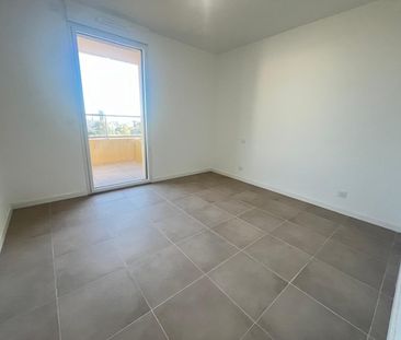 Location Appartement 3 pièces 63m² NICE 06200 - Photo 3