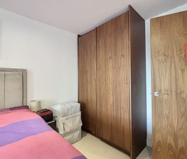 Lincoln Plaza, London - Photo 6