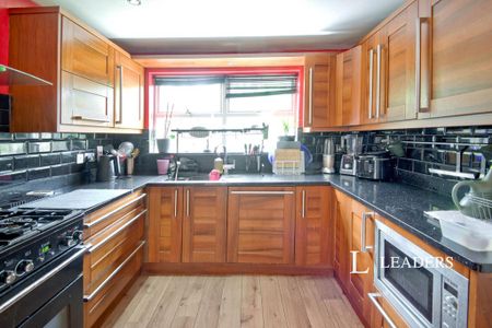 1 bedroom semi-detached house to rent - Photo 5