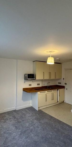 Studio to rent - Photo 1