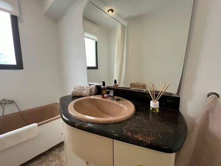 Avinguda de la Malva-Rosa, Valencia, Valencian Community 46011 - Photo 5