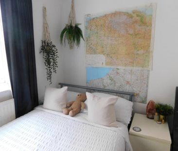 3 bedroom flat to rent - Photo 6