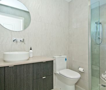 AVAILABLE SOON - Architecturally Designed 2 bed, 2 bath, 1 car - Photo 2