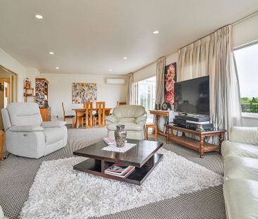 Sun-filled entertainer with panoramic views - Photo 4