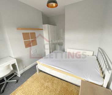 8 Bedroom Mid Terraced House - Photo 6