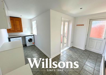 3 bedroom semi-detached house to rent - Photo 2