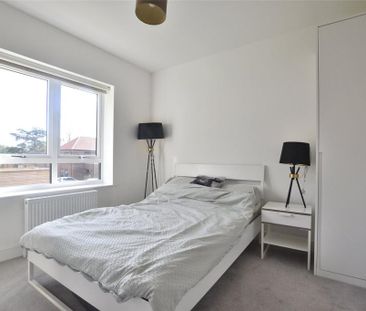2 bedroom end of terrace house to rent - Photo 3