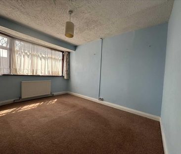 4 bedroom semi-detached house to rent - Photo 6