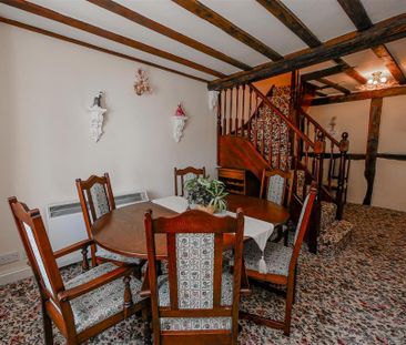 2 bedroom character property to rent - Photo 4