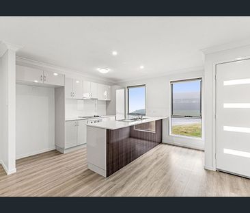 Stylish & Spacious Living in Cranley - Photo 4