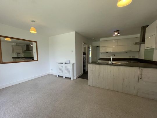 2 bedroom ground floor flat to rent - Photo 1