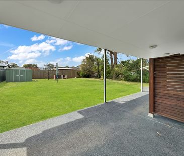 MODERN COASTAL LIVING JUST METRES FROM THE BEACH - Photo 4