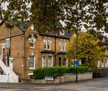 3 bedroom flat to rent - Photo 2