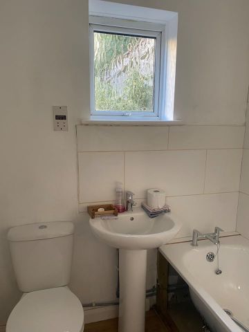 1 Bed Flat, Livingstone Road, BN3 - Photo 4