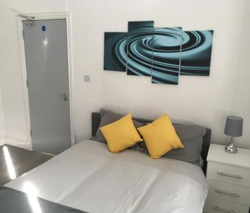 1 bedroom in a house share to rent - Photo 2