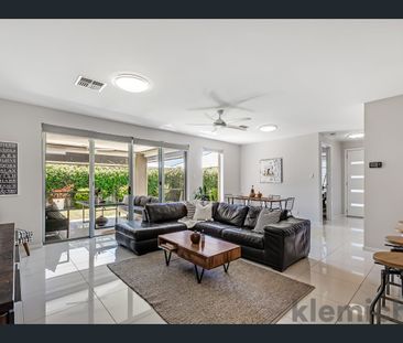 Versatile modern home with great floorplan - Photo 2