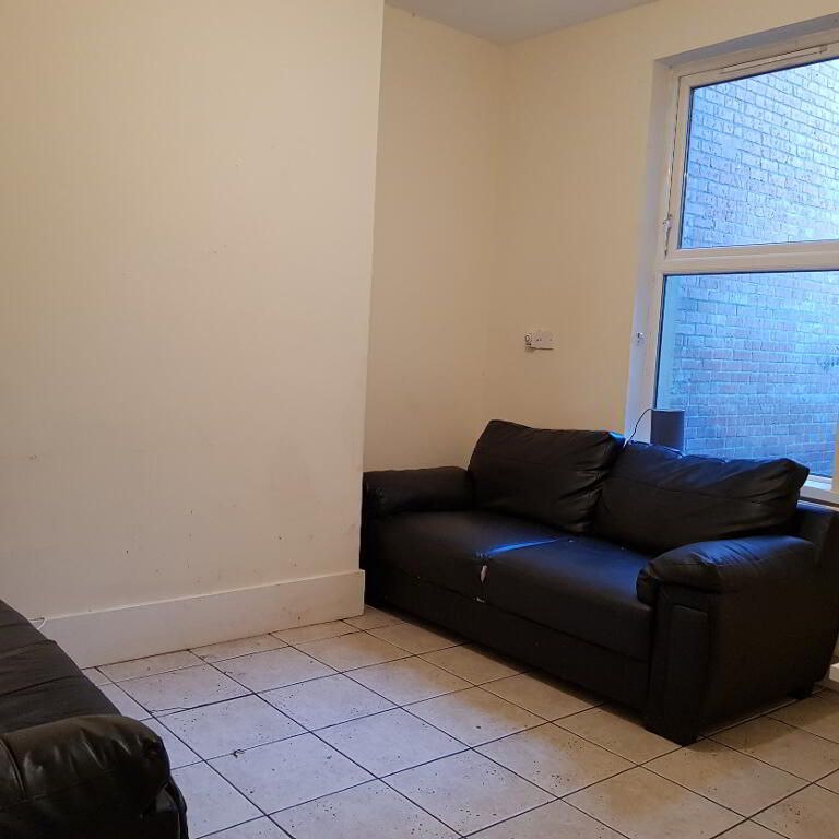 ( Available September 2026 ), 18 Rugby Avenue, Holylands, Belfast, BT7 1RG - Photo 1