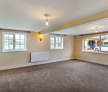 Spacious modern barn conversion, brand new throughout with allocated parking and sun-trap West facing garden - Photo 2