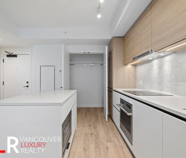 Condo in Surrey, BC - Photo 3