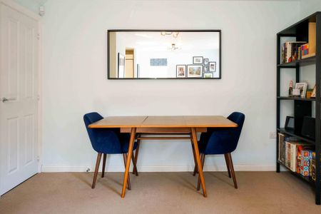 2 bedroom mews to rent - Photo 3