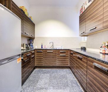 4 bedroom flat to rent - Photo 3