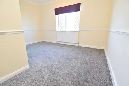 Cromwell Crescent, Pontefract, WF8 - Photo 3