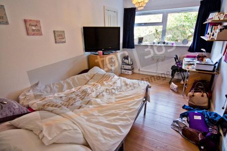 3 bedroom flat to rent - Photo 4