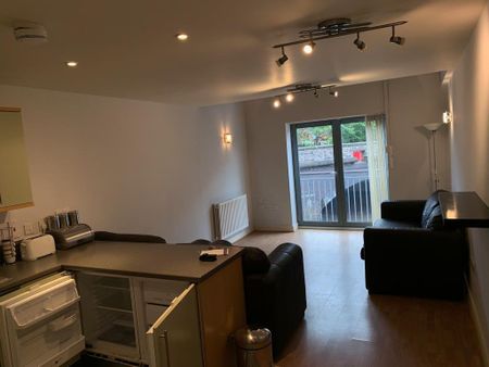 1 Bed Flat, Birmingham City Centre, B16 - Photo 2