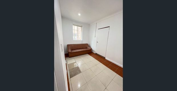 Share house. 2 bedroom with individual bathroom and kitchen. suitable for couples or oversea students - Photo 1