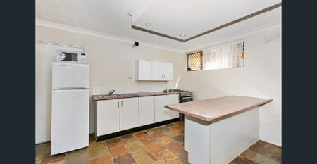 Sun Drenched Garden Apartment - Photo 2