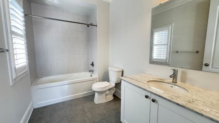 For Lease - 10 Ken Sinclair Crescent, Aurora, Ontario - Photo 5