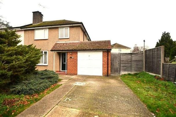 Bedroom Semi-detached House In Farnborough, GU14 - Photo 1