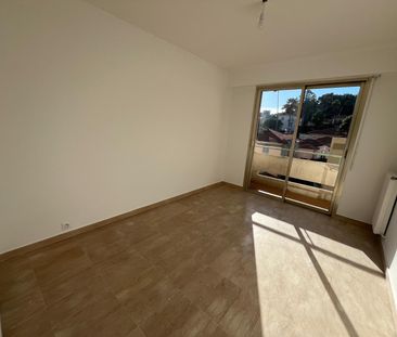 Location Appartement 3 pièces 58m² NICE 06000 - Photo 3