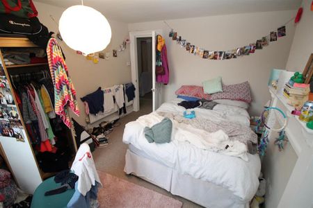 3 bedroom flat to rent - Photo 3